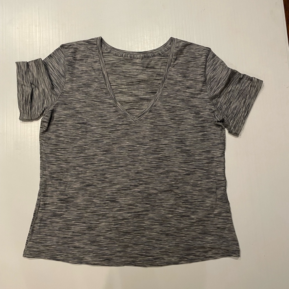 Lululemon gray V-Neck Women's Top